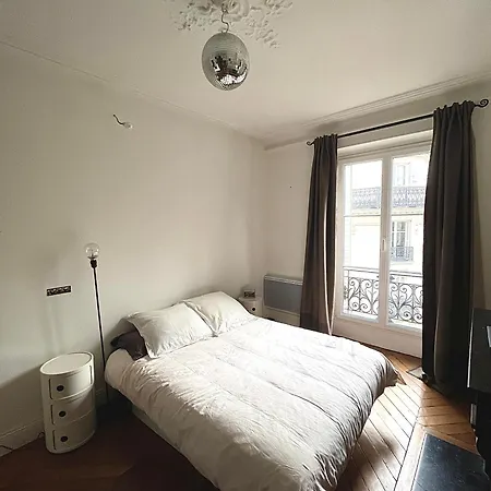 Apartment Haussmannien Au Coeur Du 11e Paris