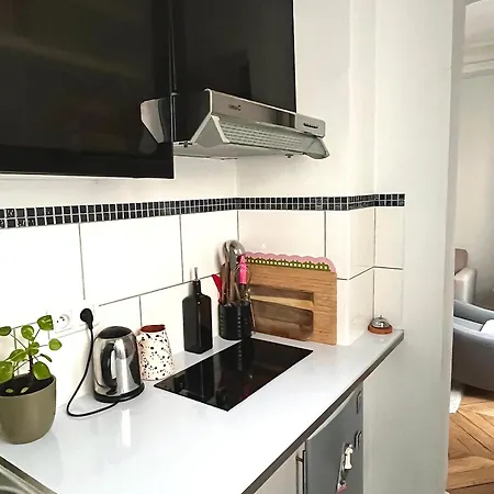 Haussmannien Au Coeur Du 11e Apartment