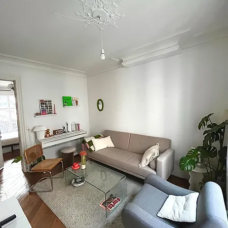 Haussmannien Au Coeur Du 11e Apartment
